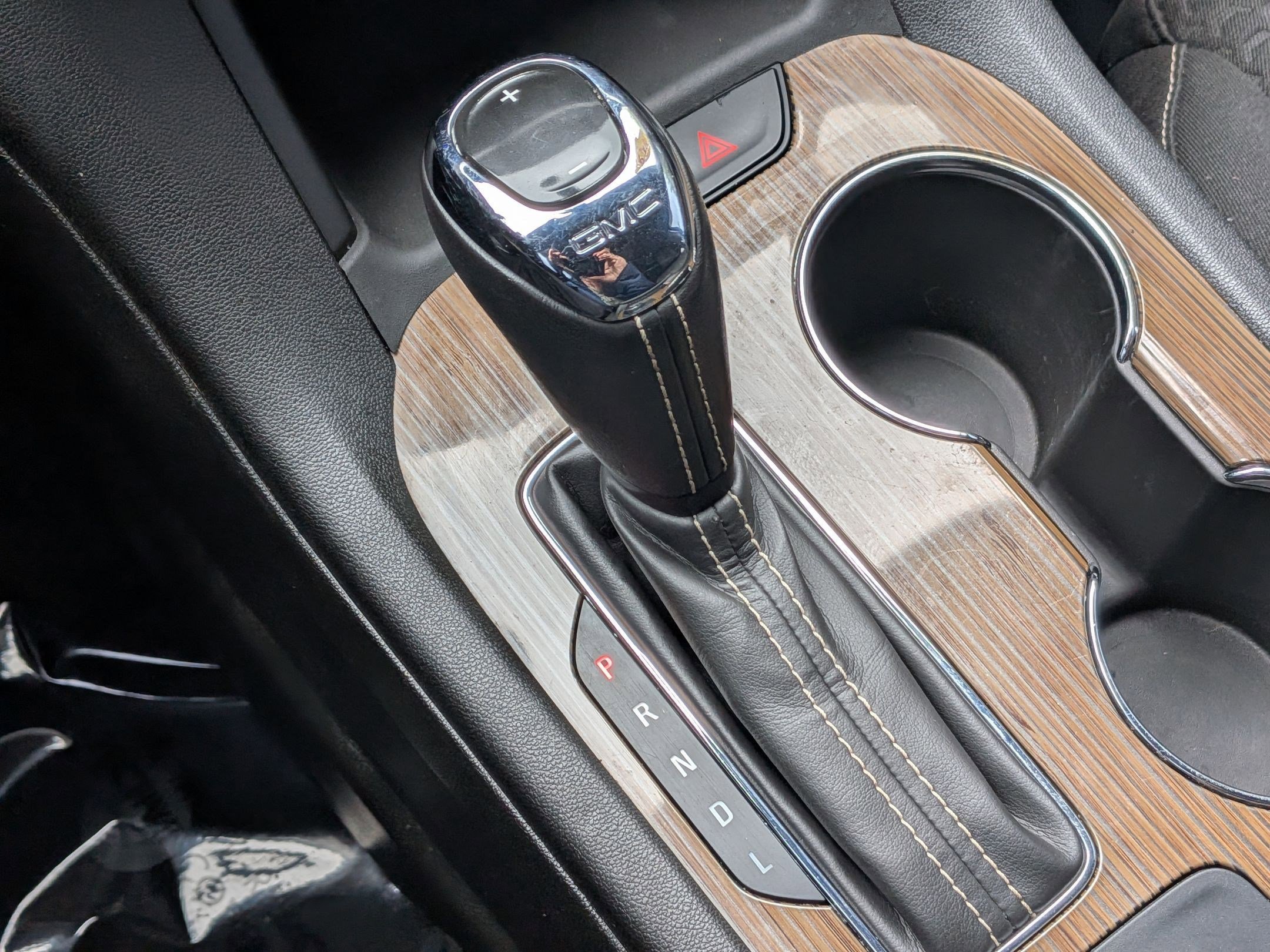 Used 2019 GMC Acadia SLE w/ LPO, Black Accent Package image 21