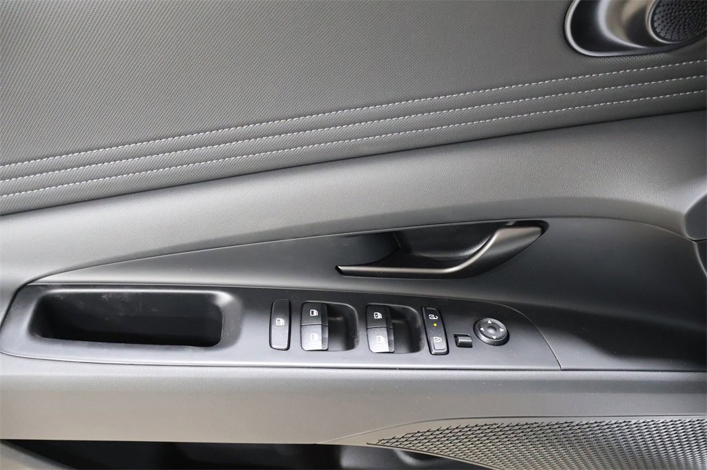 Used 2025 Hyundai Elantra Sport image 7