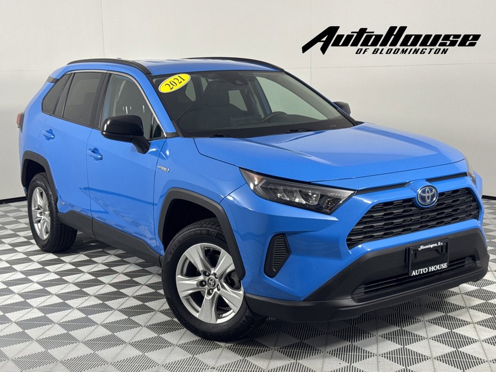 Used 2021 Toyota RAV4 LE image 1