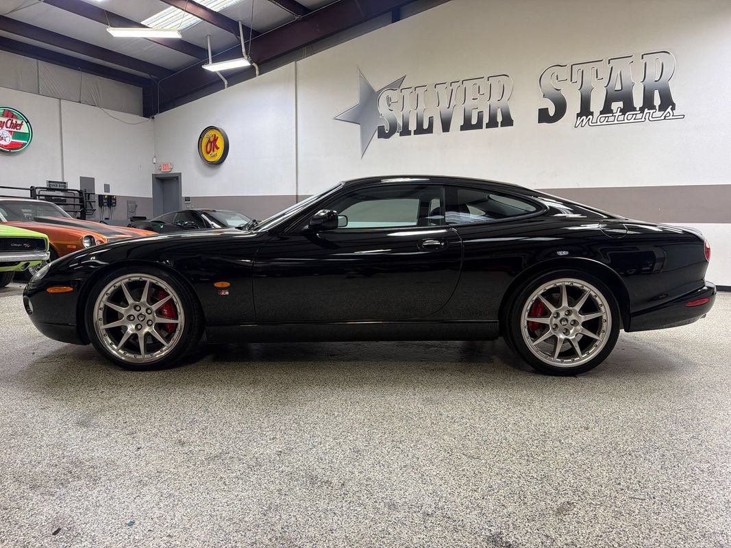 Used 2005 Jaguar XK8 Coupe RWD image 3