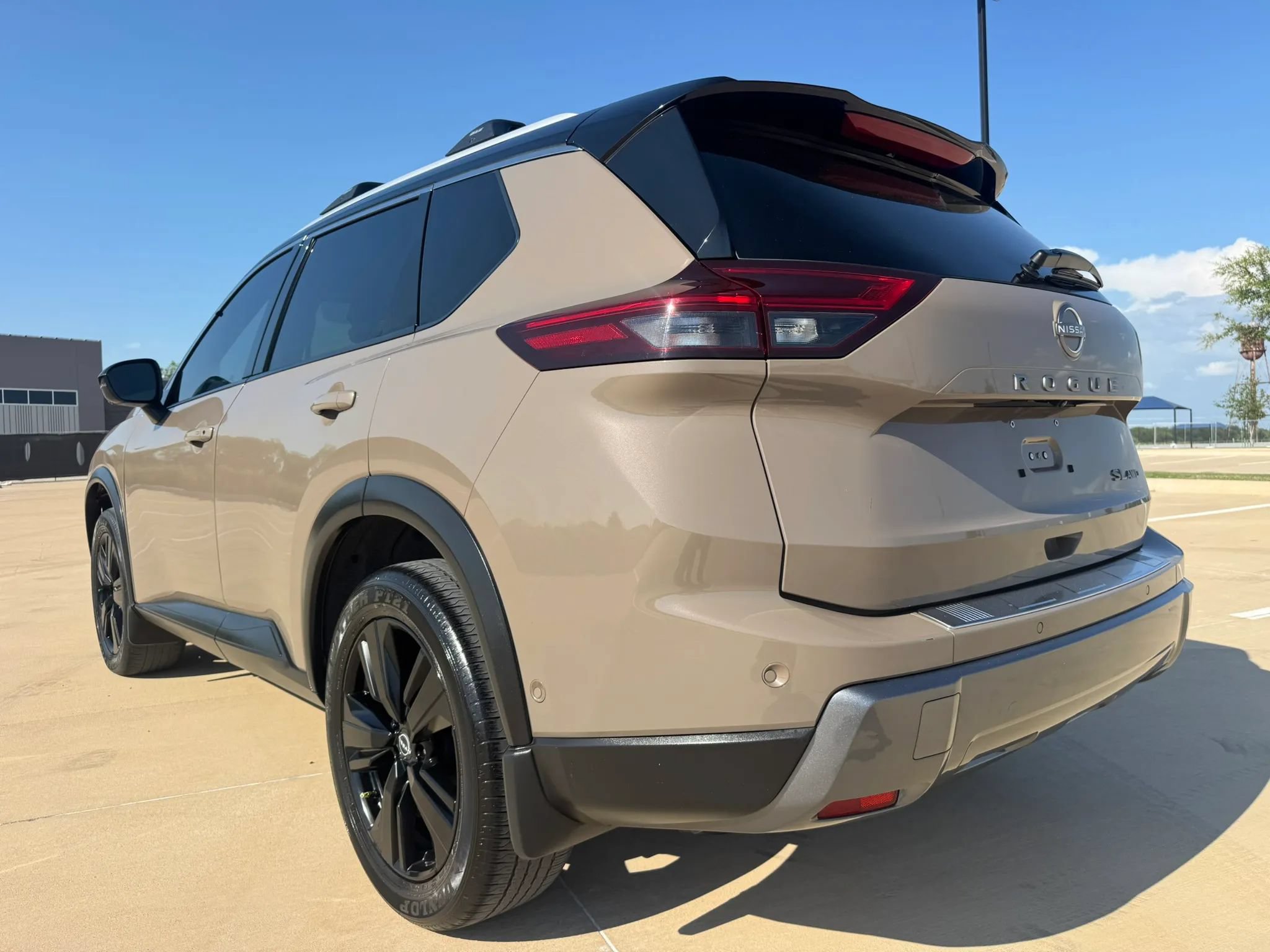 Used 2024 Nissan Rogue SL w/ SL Premium Package AWD/4WD image 14