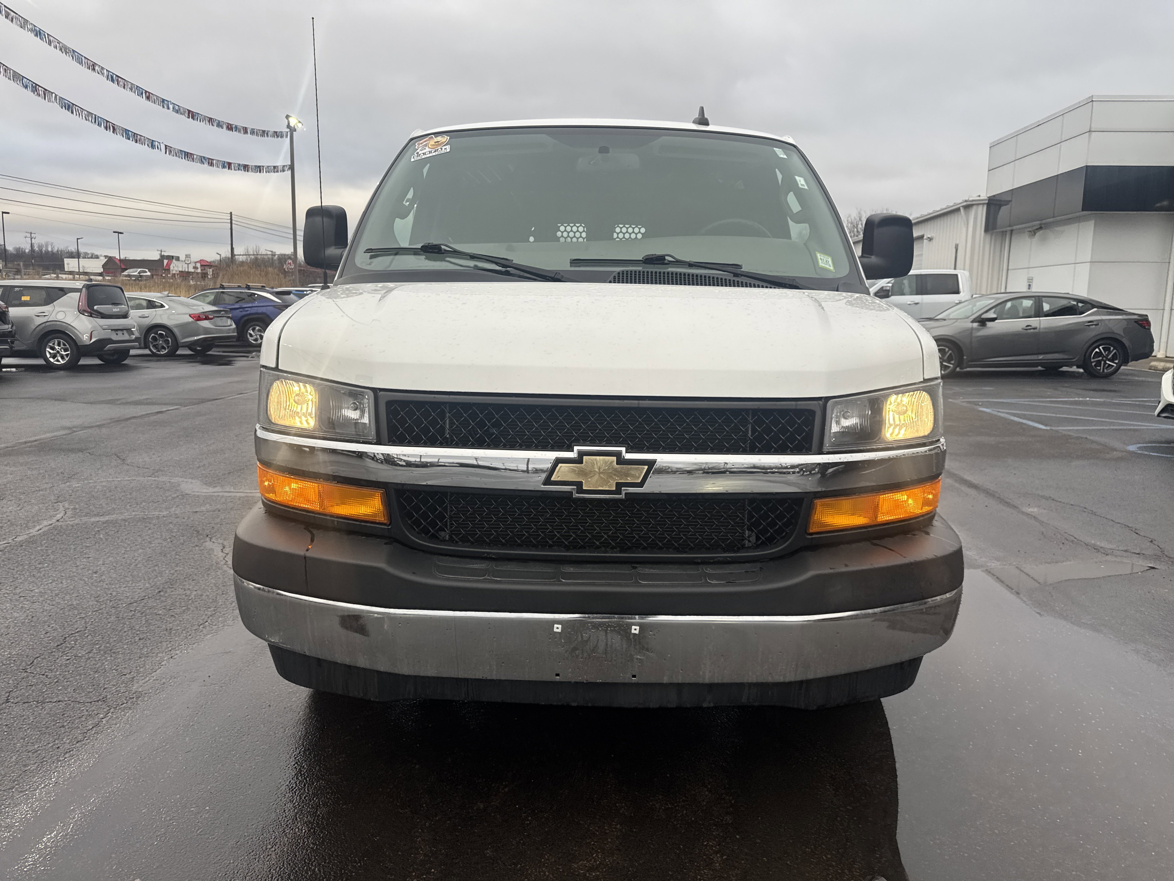 Used 2022 Chevrolet Express 2500 Work Van Full-size Cargo Van w/ Driver Convenience Package image 9