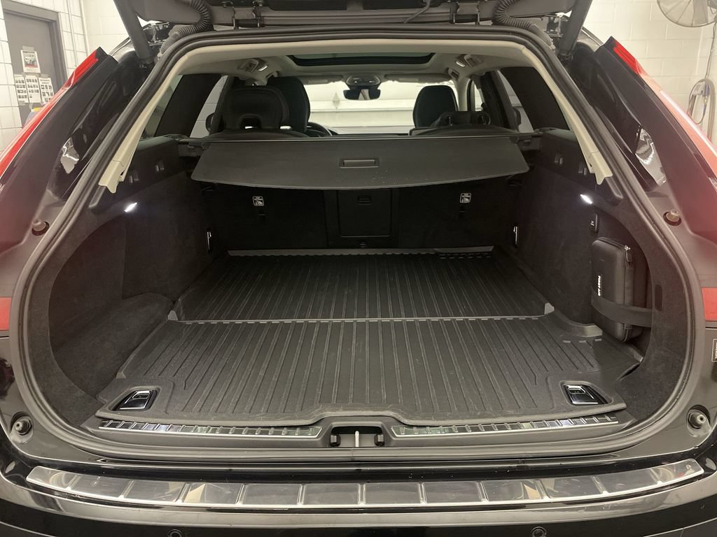 Used 2023 Volvo V90 B6 Cross Country Ultimate AWD/4WD image 20