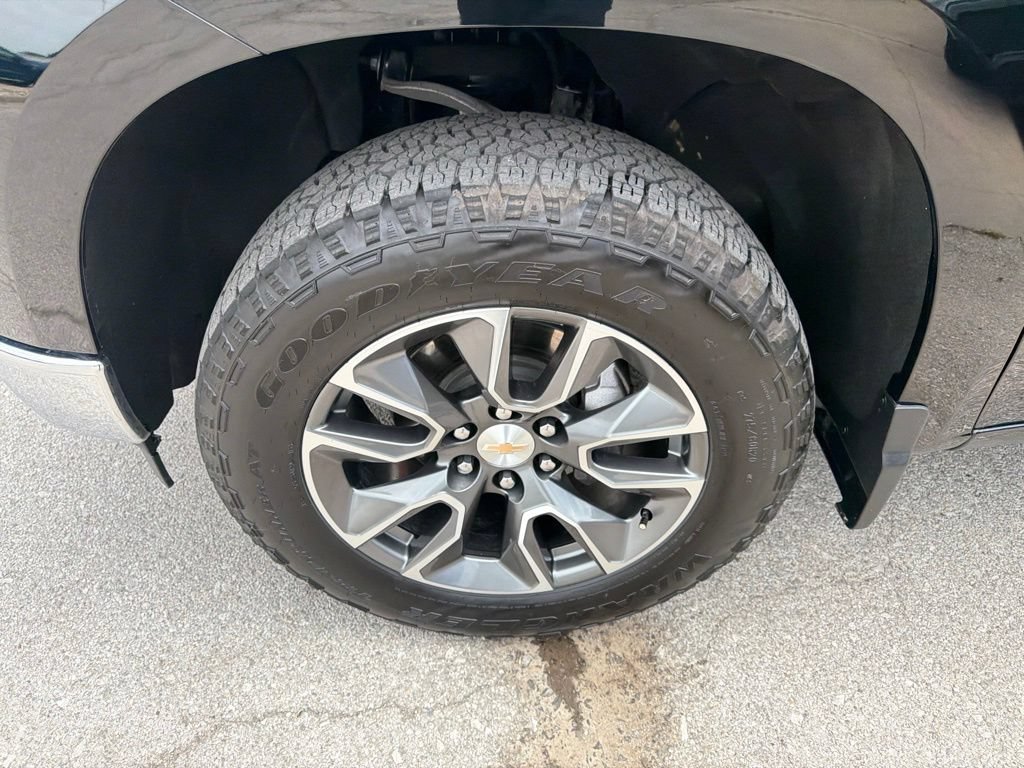 Used 2025 Chevrolet Silverado 1500 LT AWD/4WD image 9