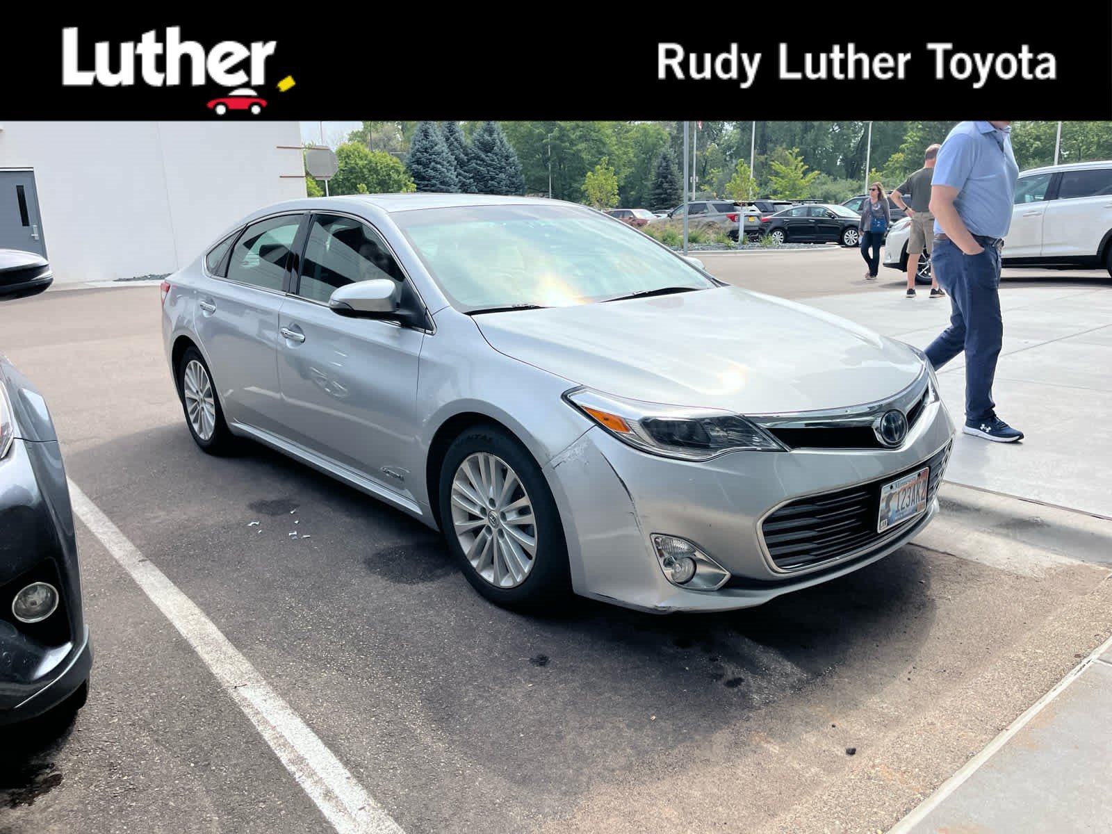 Used 2013 Toyota Avalon Limited w/ Technology Pkg FWD video 1