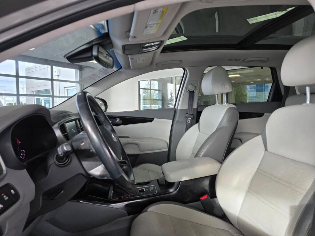 Used 2019 Kia Sorento SX image 24