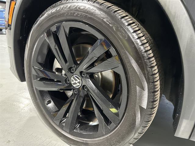 Certified 2024 Volkswagen Tiguan SE R-Line image 14