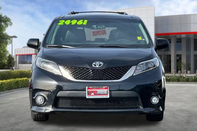 Used 2017 Toyota Sienna SE Premium image 10