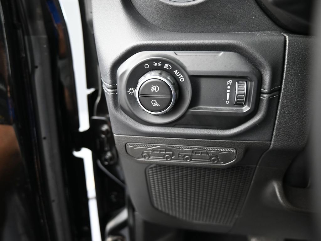 Used 2024 Jeep Gladiator Sport w/ Premium Package image 31