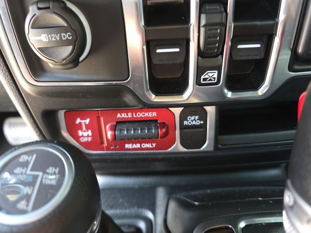 Used 2024 Jeep Wrangler Unlimited AWD/4WD image 18