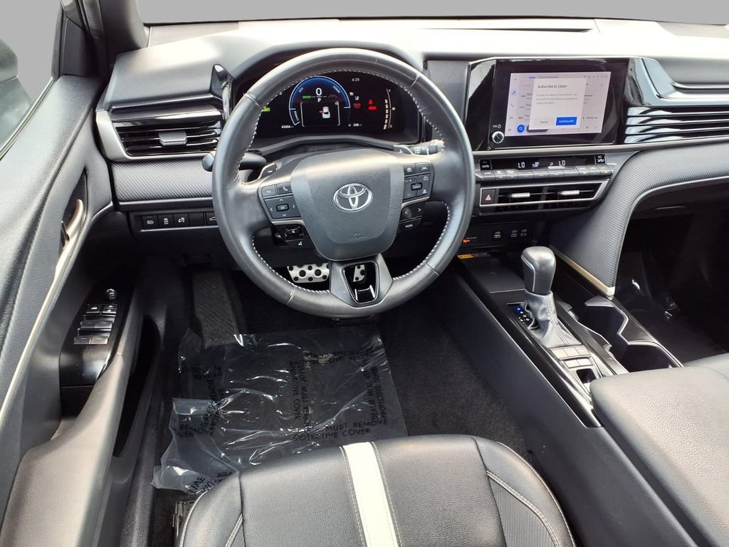 Used 2025 Toyota Camry SE FWD image 4