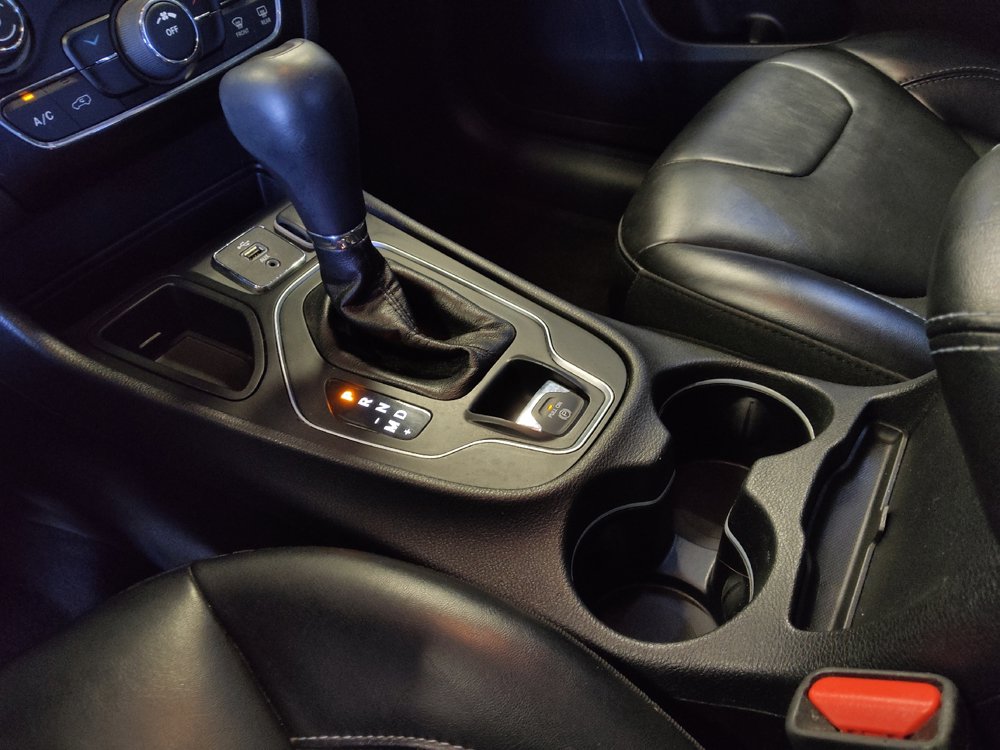 Used 2019 Jeep Cherokee Latitude Plus FWD image 26