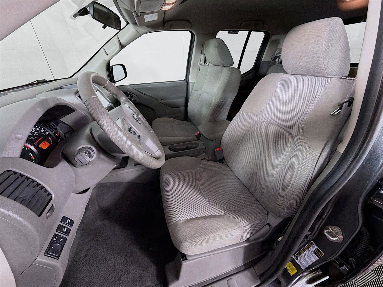Used 2019 Nissan Frontier SV AWD/4WD image 2