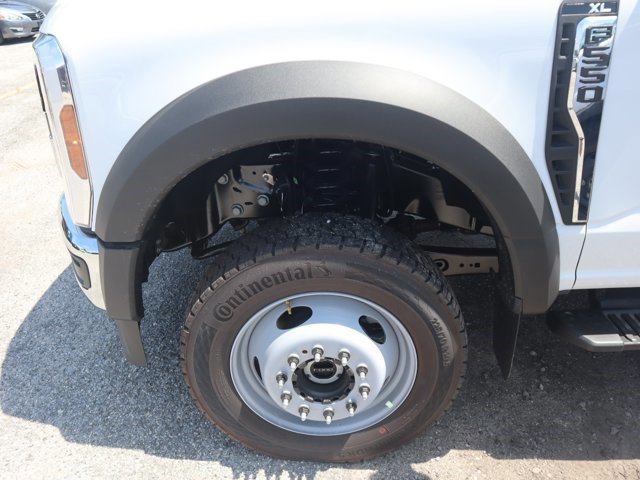 New 2025 Ford F550 4x4 Crew Cab image 5