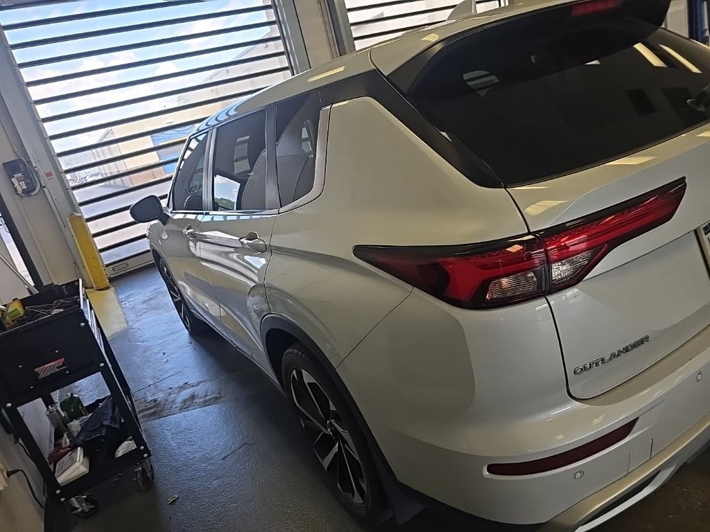 Used 2022 Mitsubishi Outlander SE AWD/4WD image 4