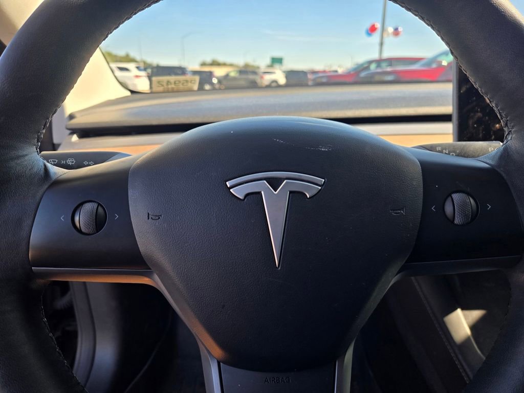 Used 2021 Tesla Model Y Long Range AWD/4WD image 16
