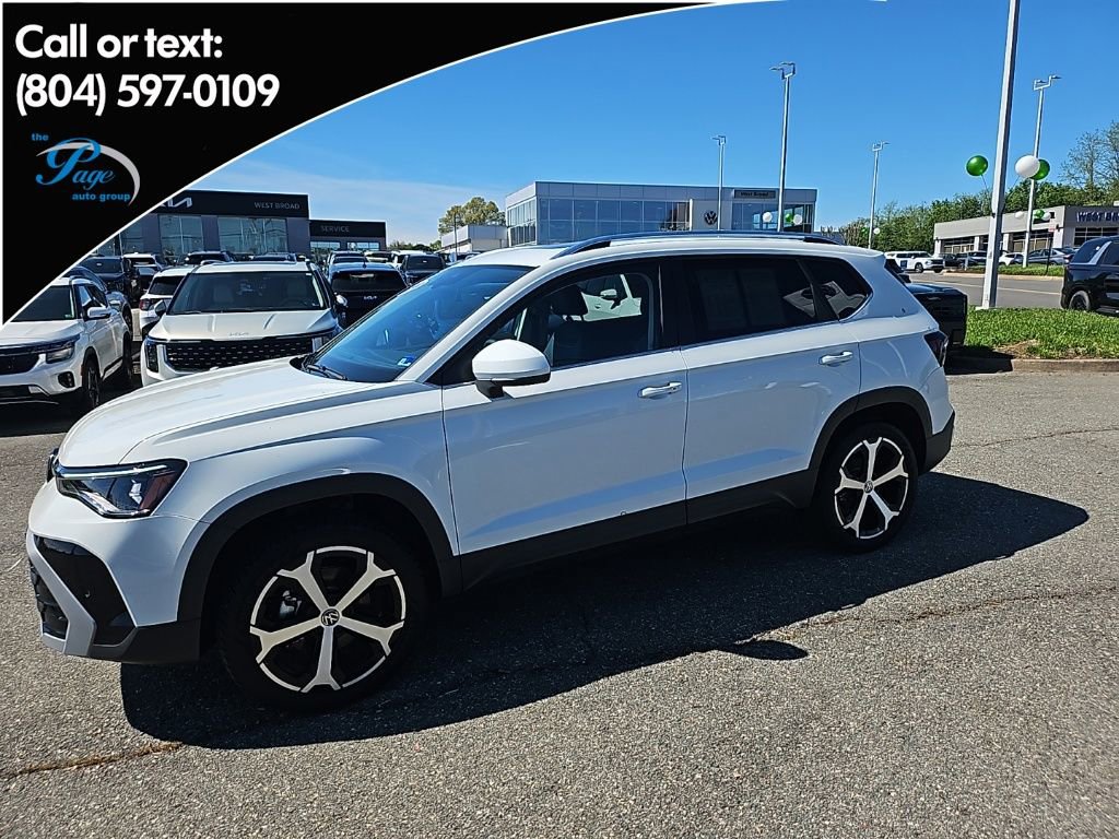 Certified 2025 Volkswagen Taos SEL image 1