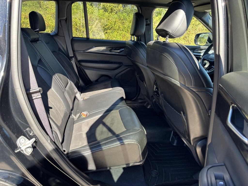 Used 2023 Jeep Grand Cherokee Altitude image 29