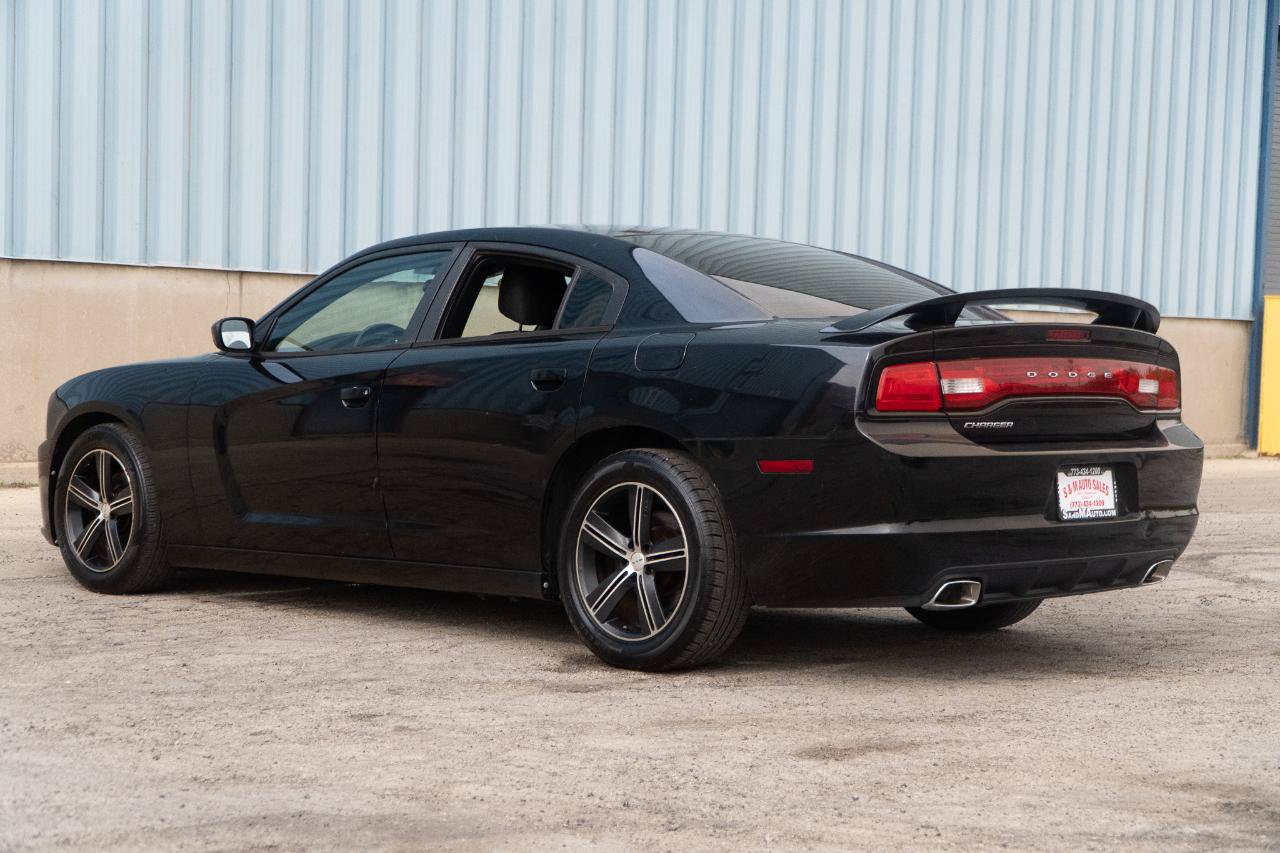 Used 2013 Dodge Charger SE RWD image 15