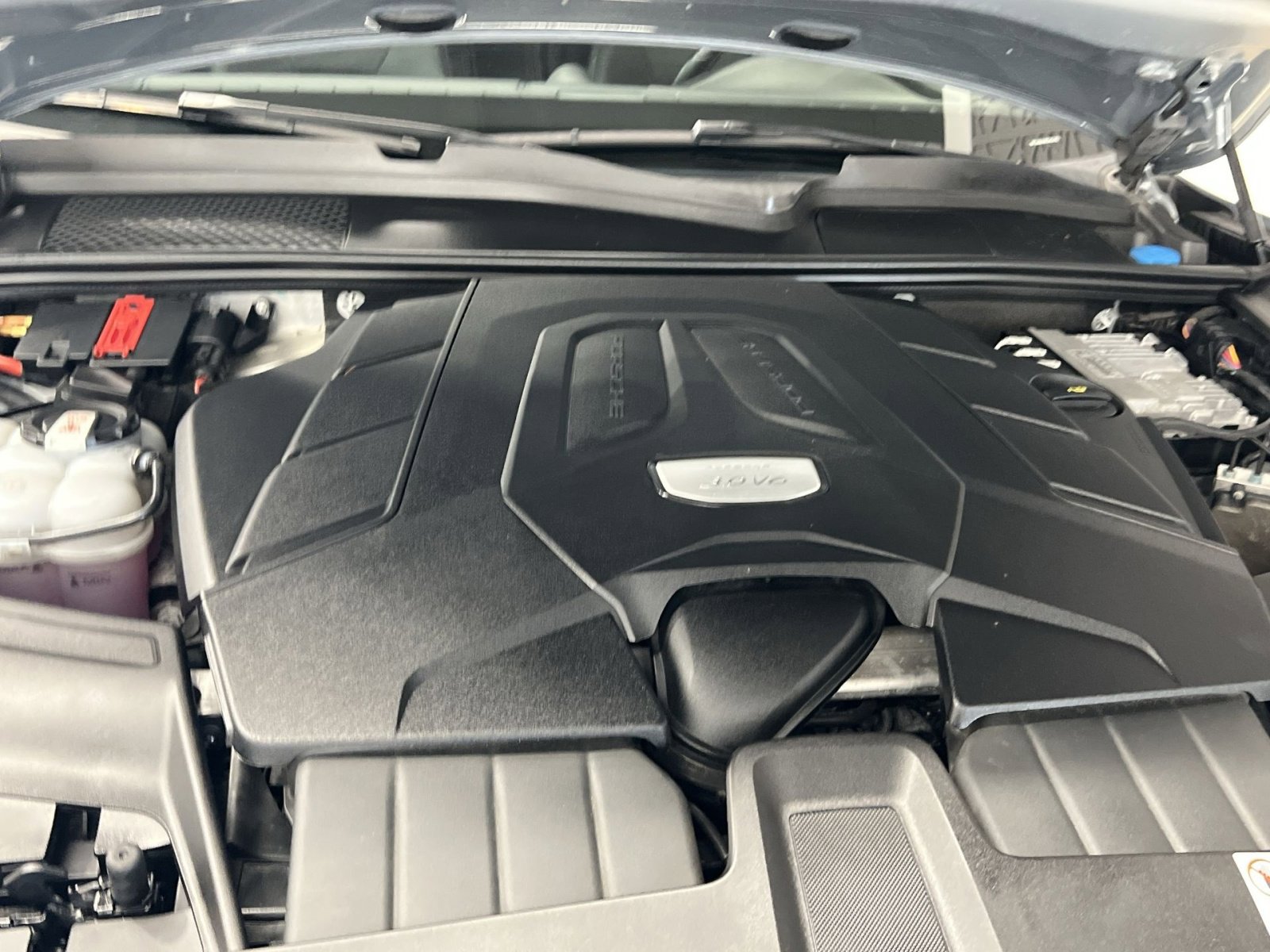 Used 2023 Porsche Cayenne Platinum Edition image 27