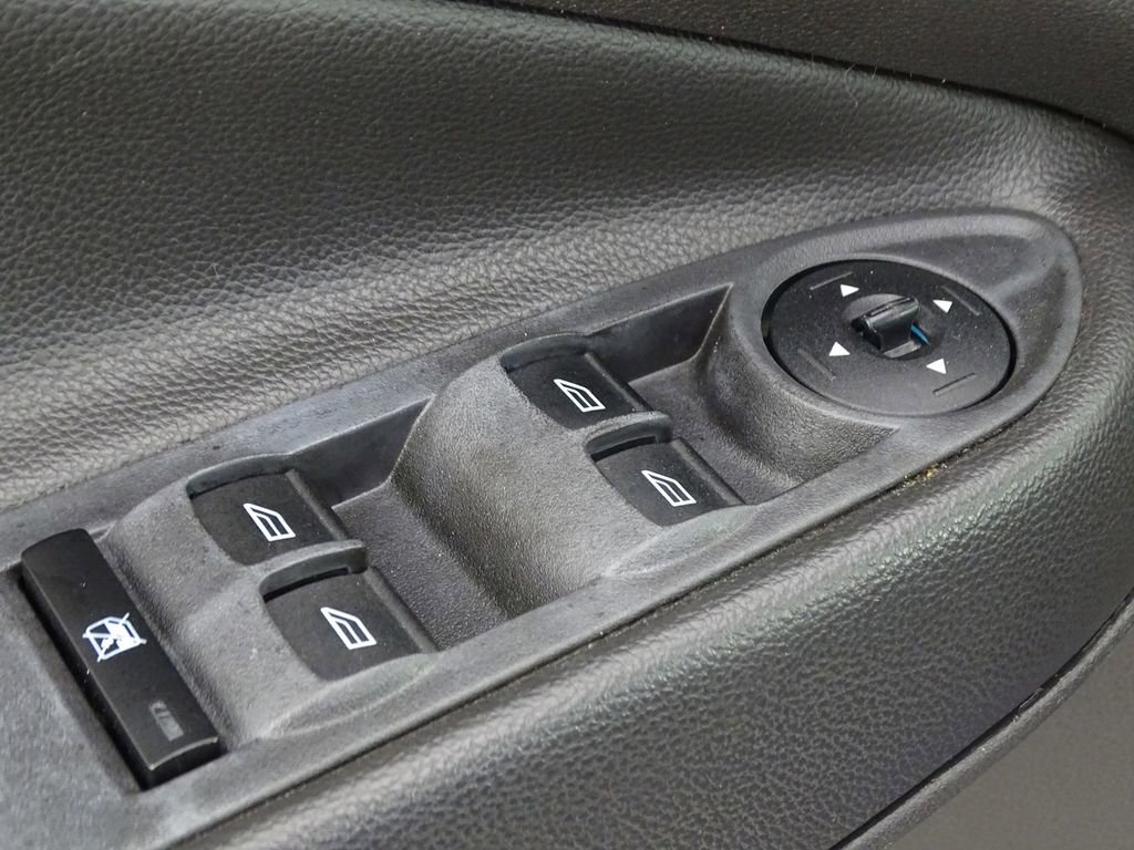 Used 2015 Ford Escape SE image 17