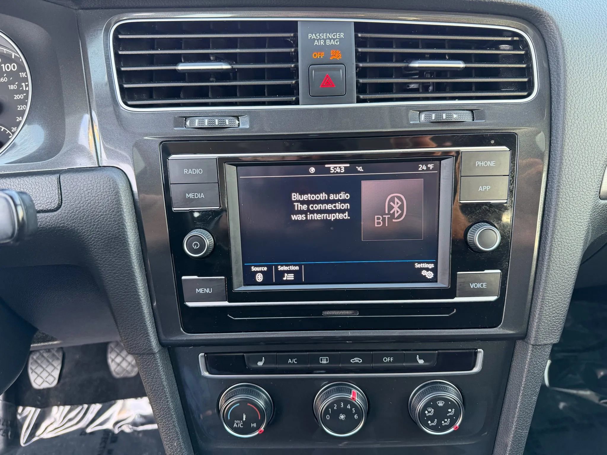 Used 2020 Volkswagen Golf 4-Door image 22