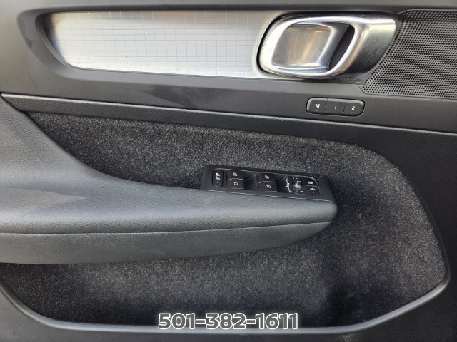Used 2019 Volvo XC40 T5 Momentum AWD/4WD image 34