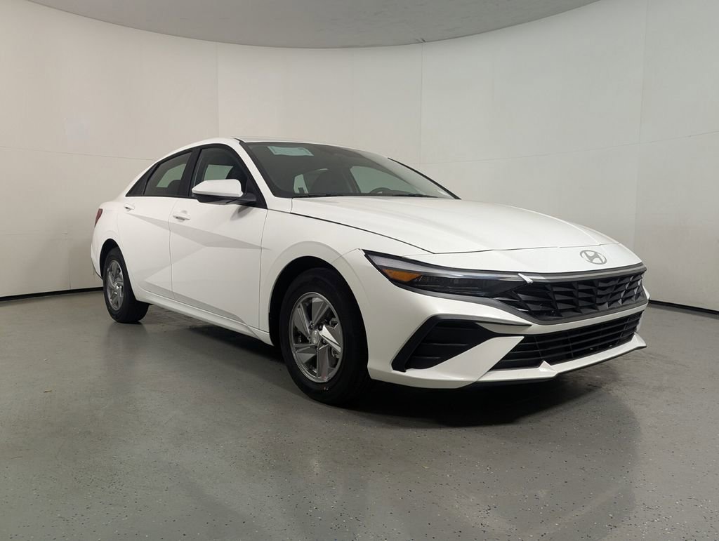 New 2026 Hyundai Elantra SE FWD image 1