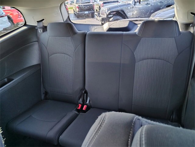 Used 2017 Chevrolet Traverse LT w/ Style and Technology Package image 4