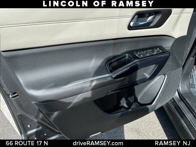 Used 2022 Nissan Pathfinder SV w/ SV Premium Package AWD/4WD image 12