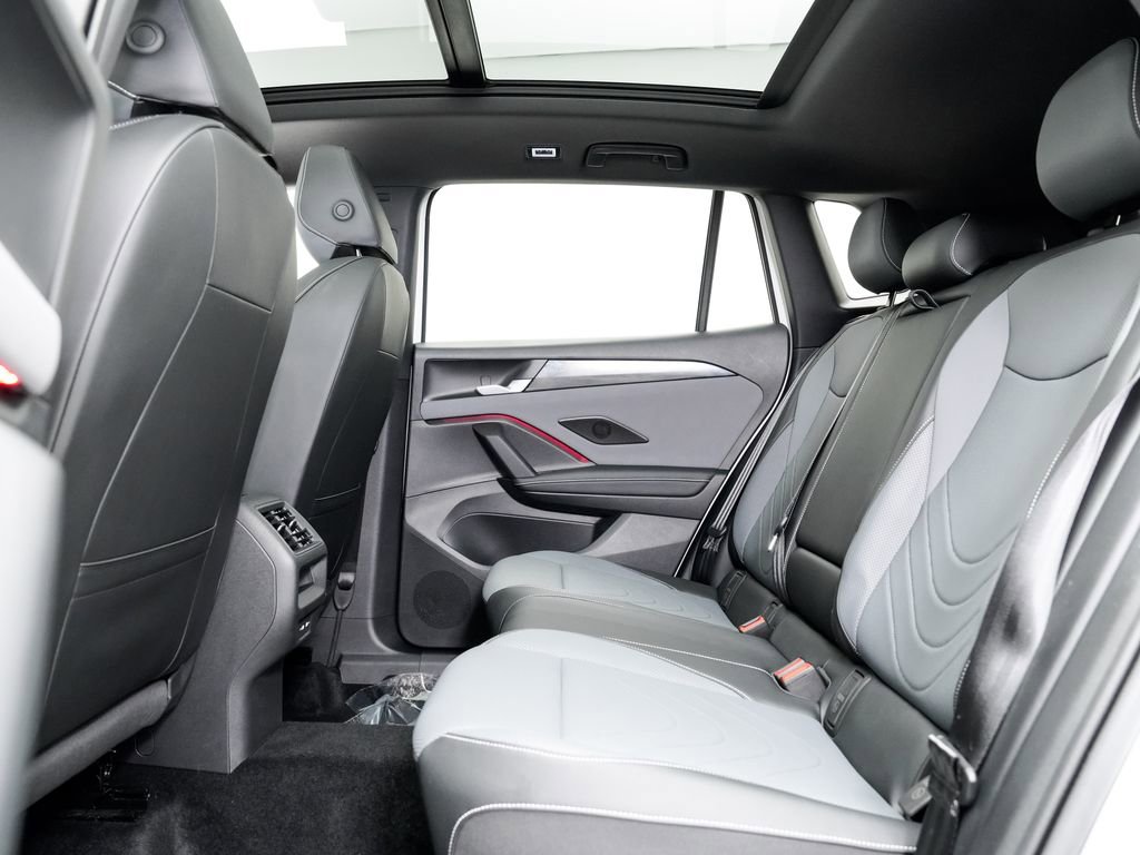 Used 2025 Volkswagen Tiguan SE R-Line AWD/4WD image 23