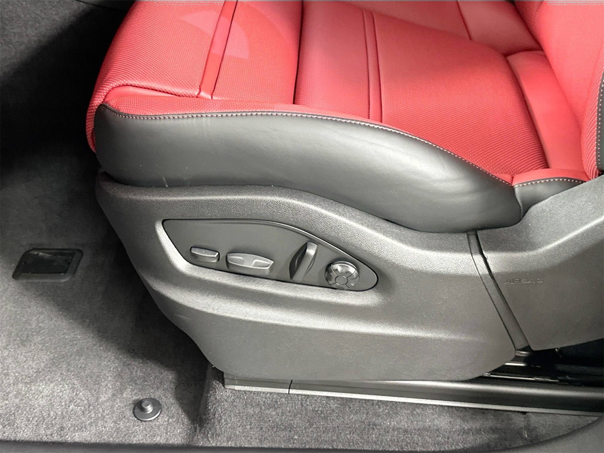 New 2026 Porsche Cayenne image 36