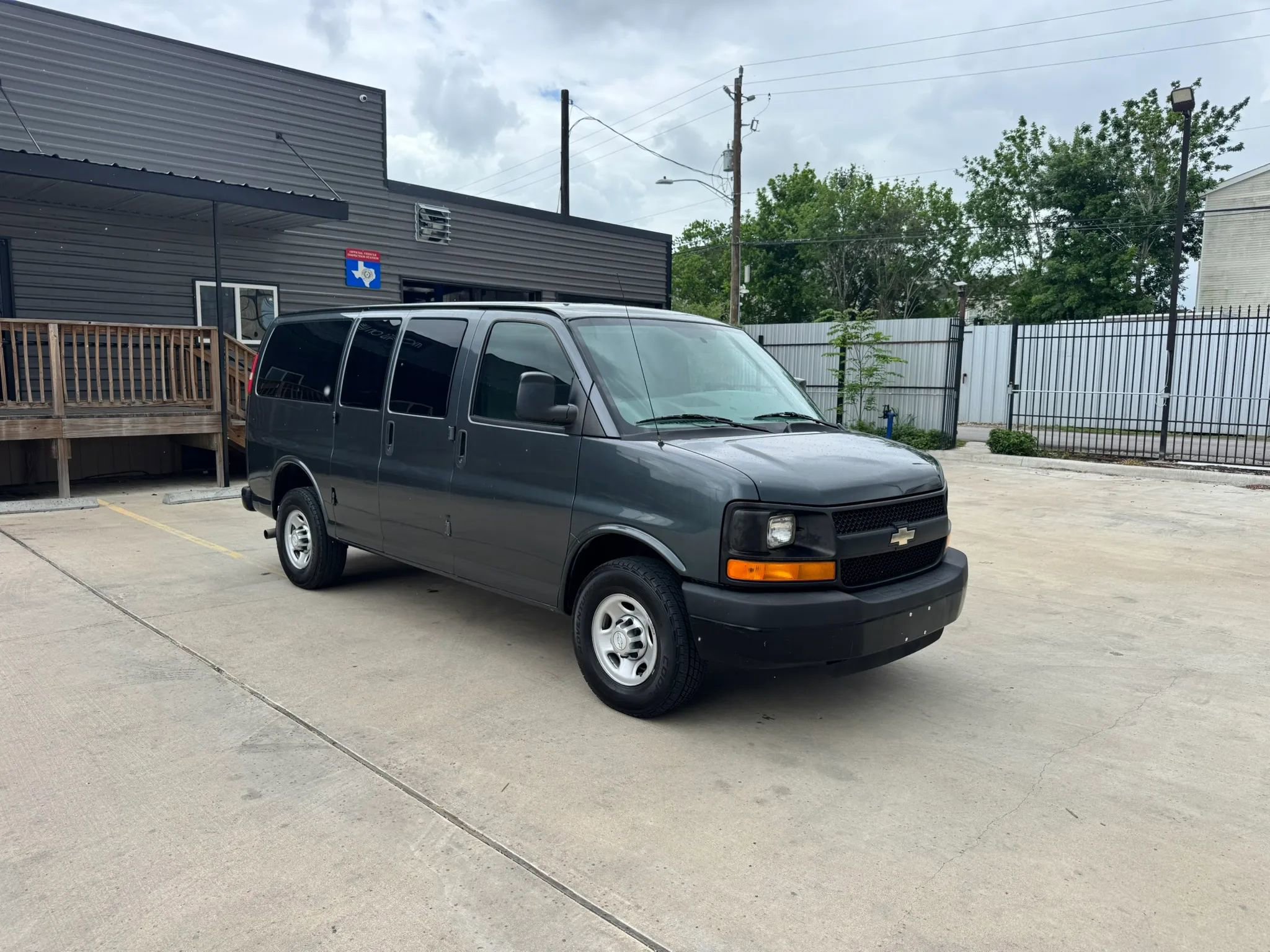 Used 2015 Chevrolet Express 2500 LS image 10