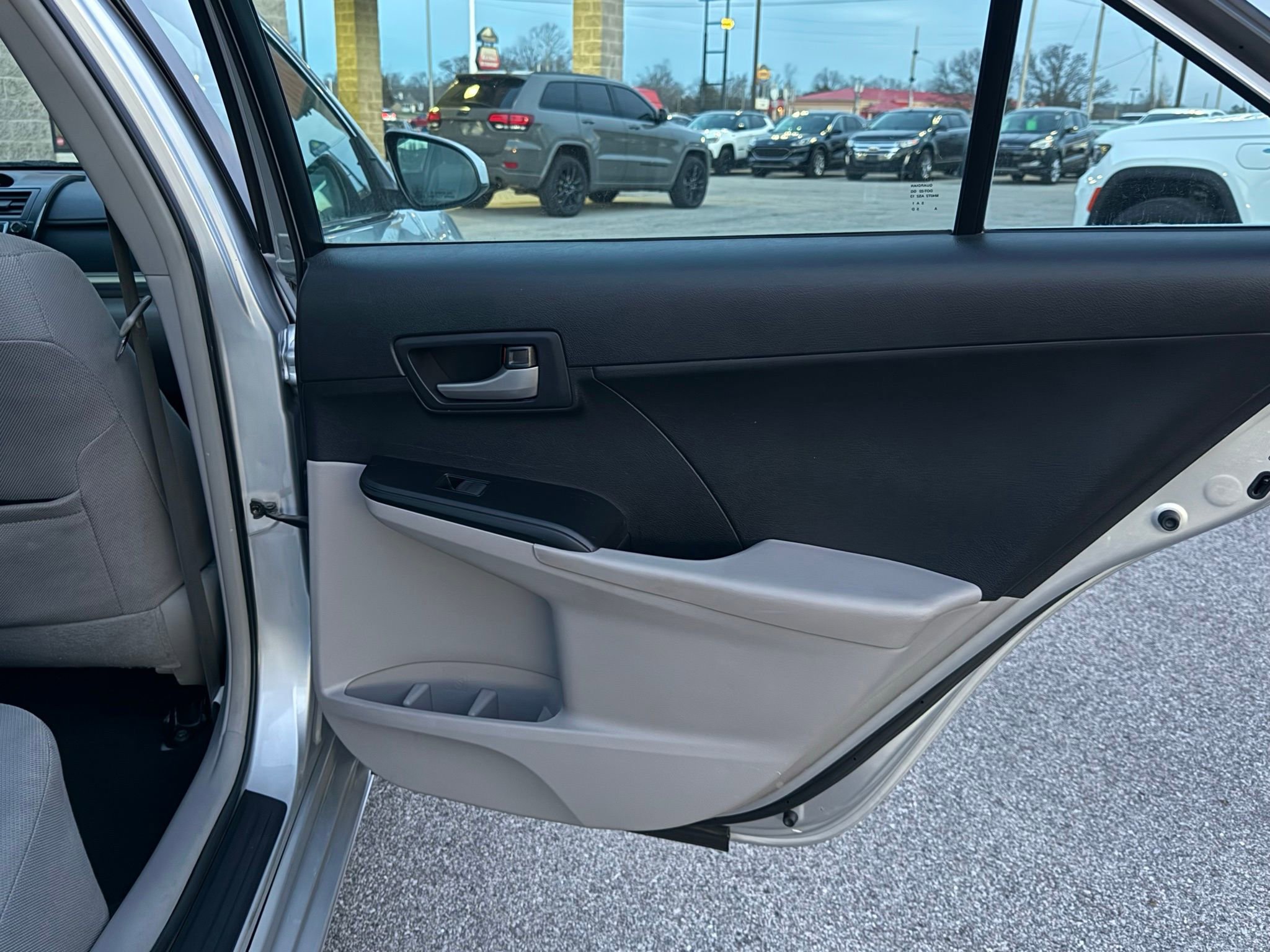 Used 2013 Toyota Camry image 19