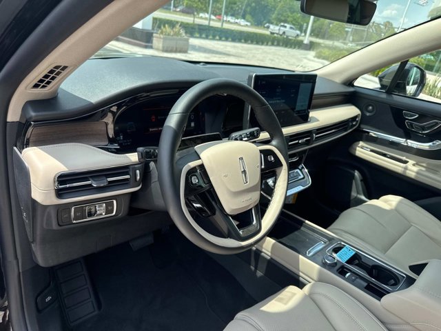 New 2025 Lincoln Corsair Reserve w/ Equipment Group 202A image 12