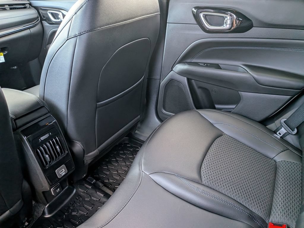 New 2026 Jeep Compass Latitude AWD/4WD image 32