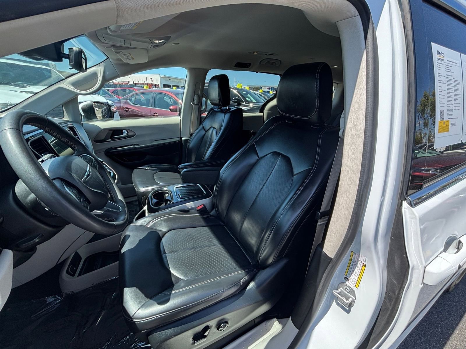Used 2023 Chrysler Pacifica Touring-L FWD image 38
