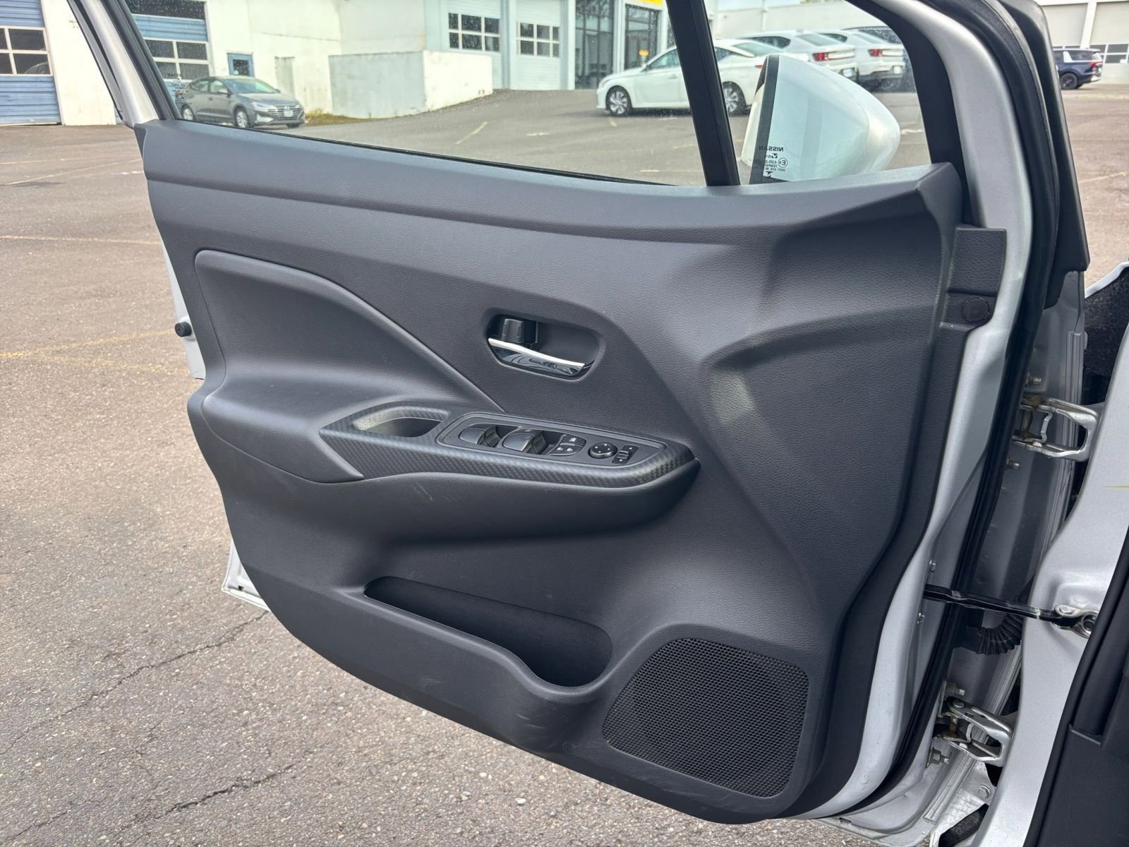 Used 2025 Nissan Versa SV FWD image 18