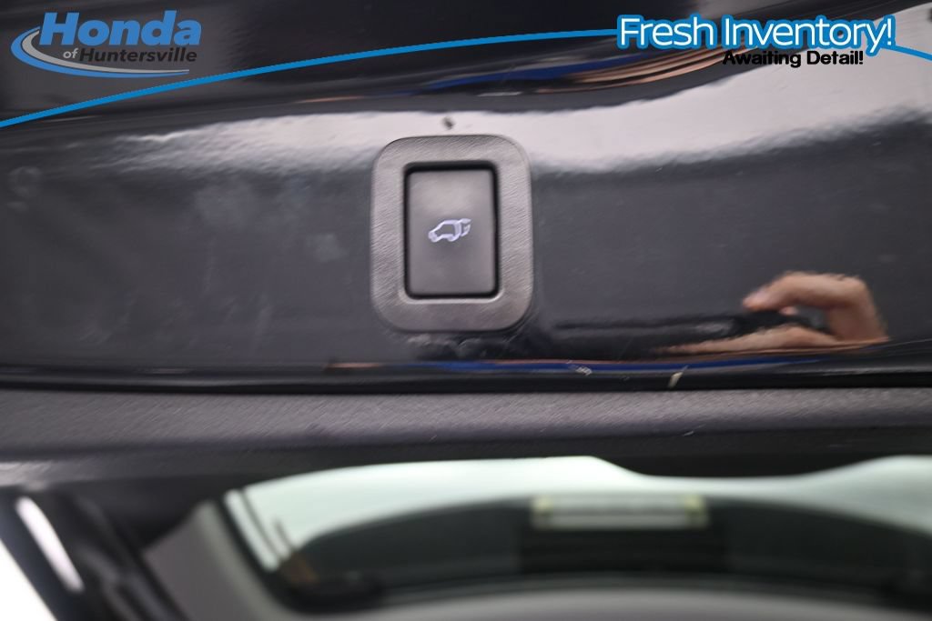 Used 2019 Toyota Highlander SE w/ Nightshade Edition AWD/4WD image 14