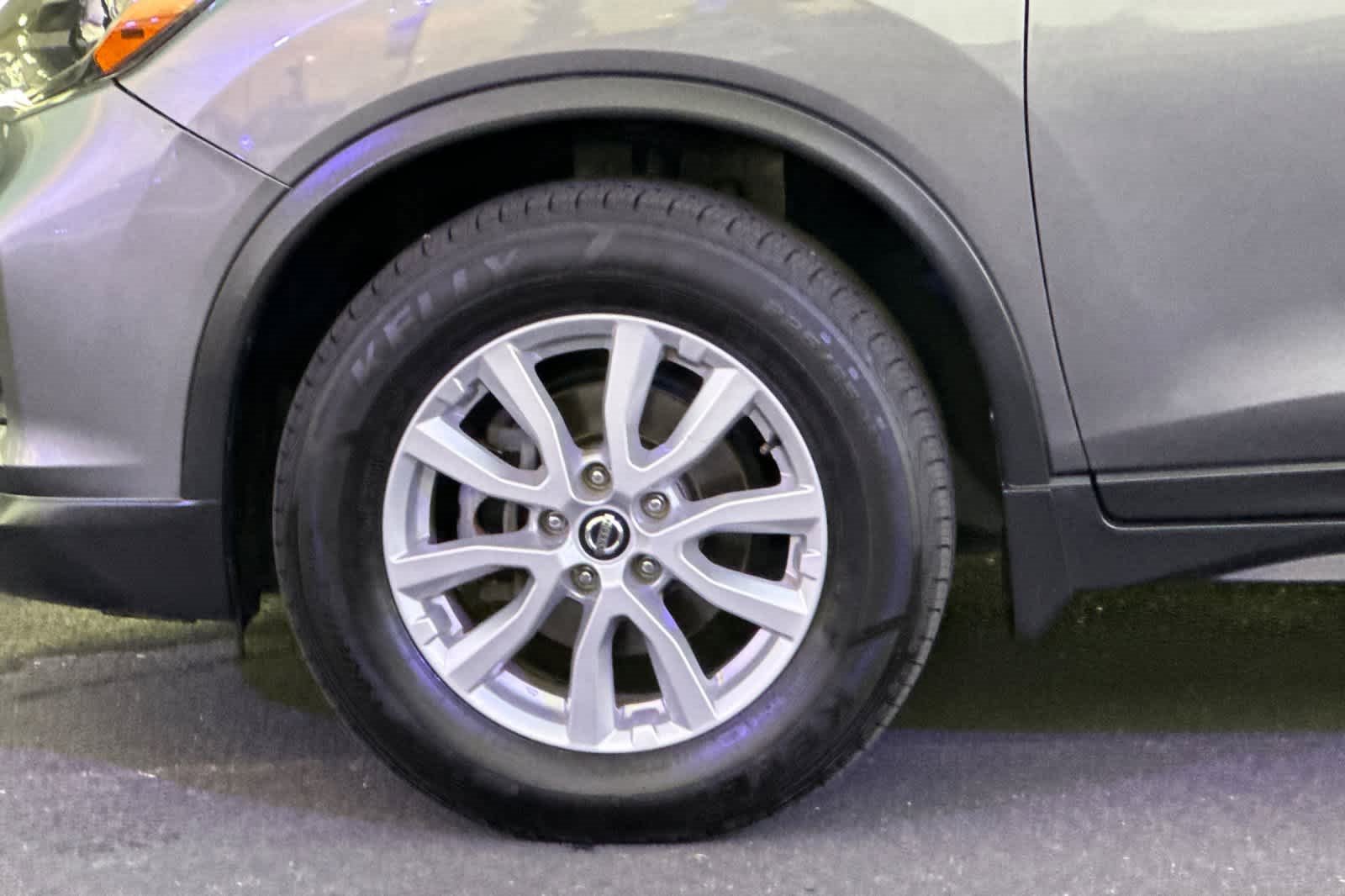 Used 2018 Nissan Rogue SV image 25