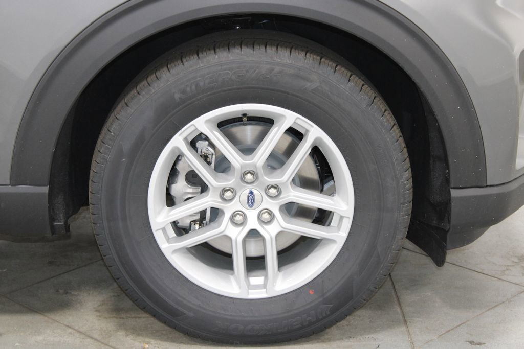 New 2026 Ford Explorer Active RWD image 12