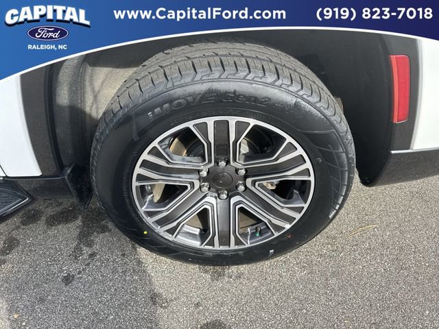 Used 2024 Jeep Wagoneer L Series II w/ Flexible Seating Group image 13