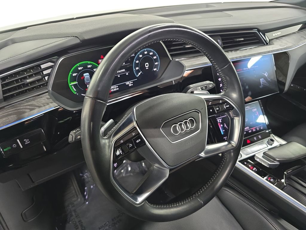 Used 2019 Audi e-tron Prestige w/ Prestige Package AWD/4WD image 4