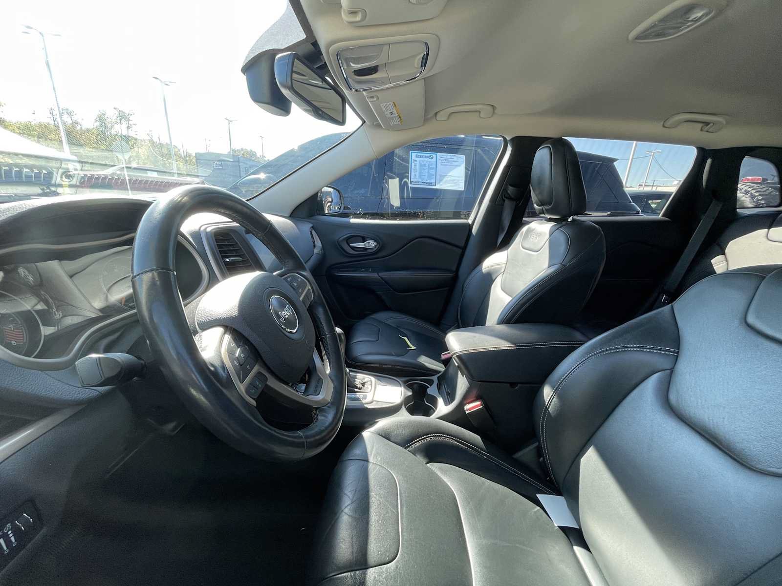 Used 2015 Jeep Cherokee Limited AWD/4WD image 8