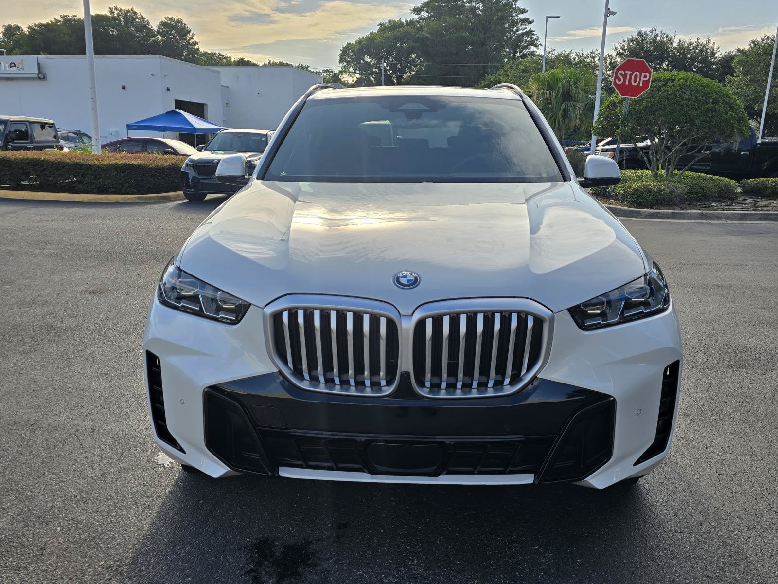 New 2026 BMW X5 xDrive50e w/ M Sport Package AWD/4WD image 2