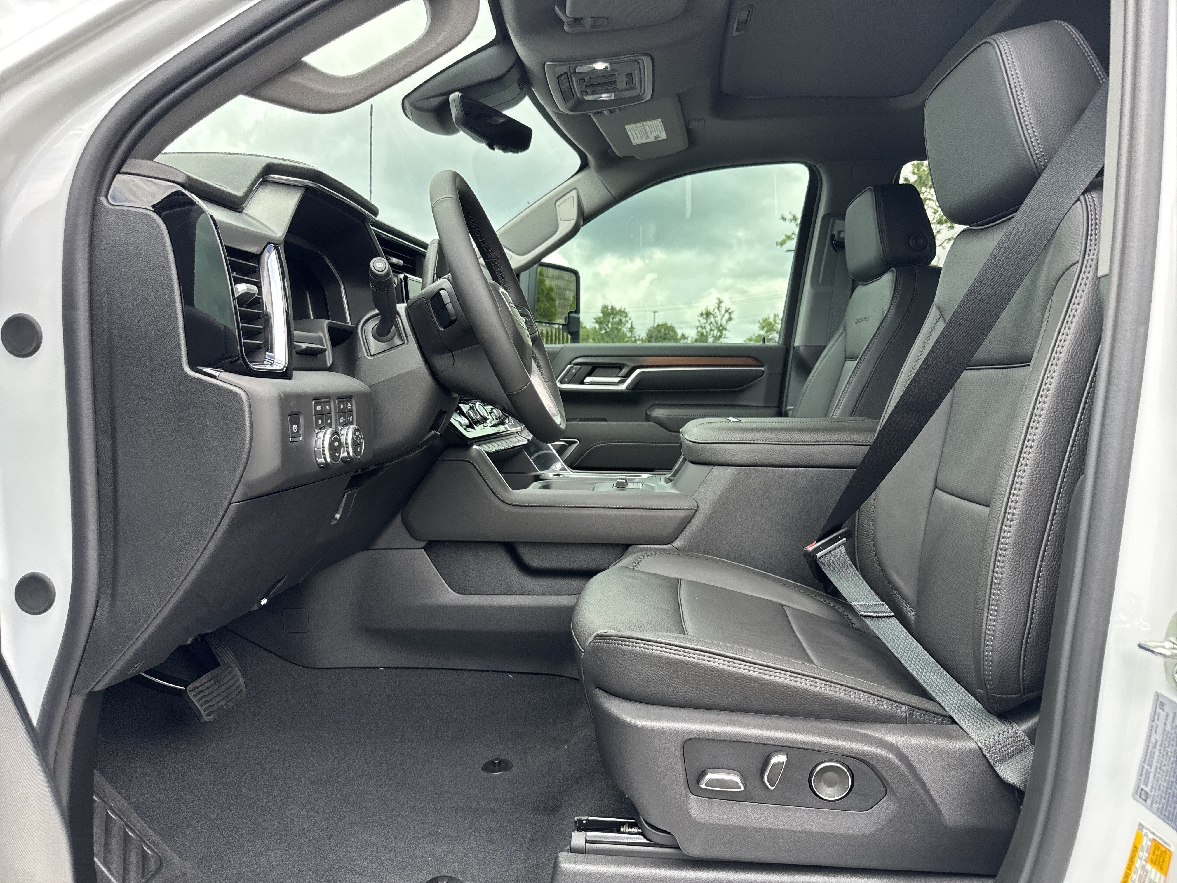 New 2026 GMC Sierra 2500 Denali w/ Denali Reserve Package AWD/4WD image 16