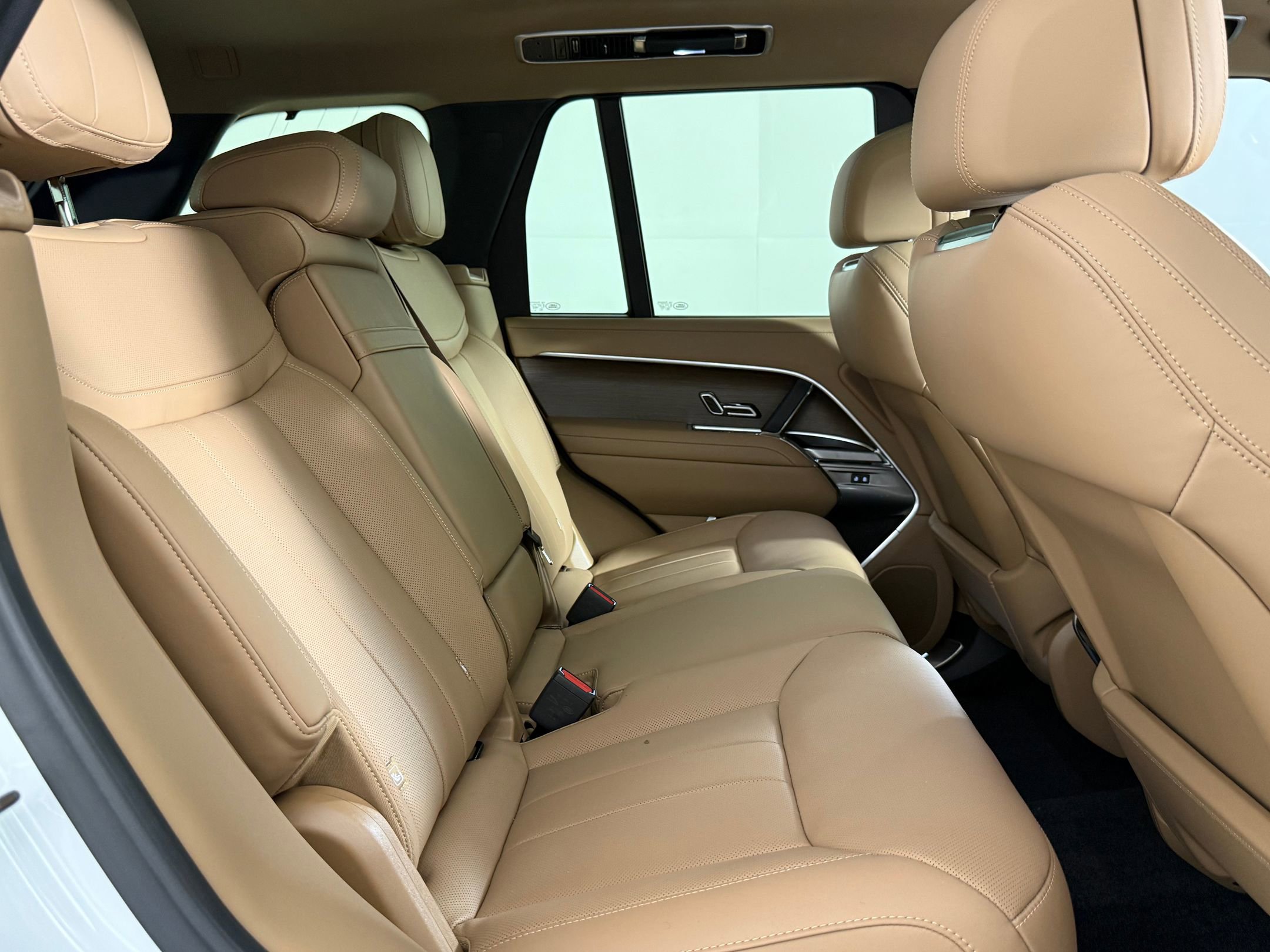 Used 2025 Land Rover Range Rover SE image 27