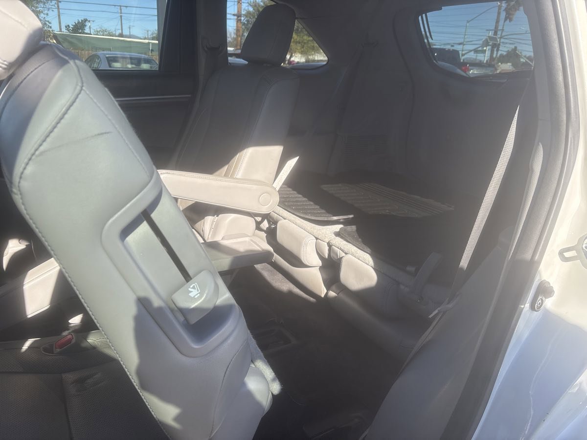 Used 2016 Toyota Highlander Limited Platinum image 29