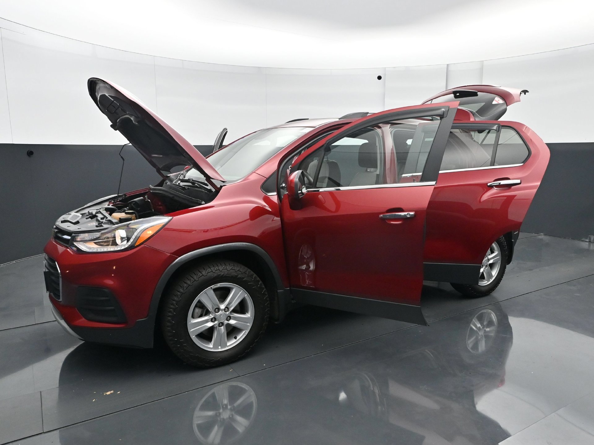 Used 2019 Chevrolet Trax LT w/ Sun & Sound Package AWD/4WD image 30