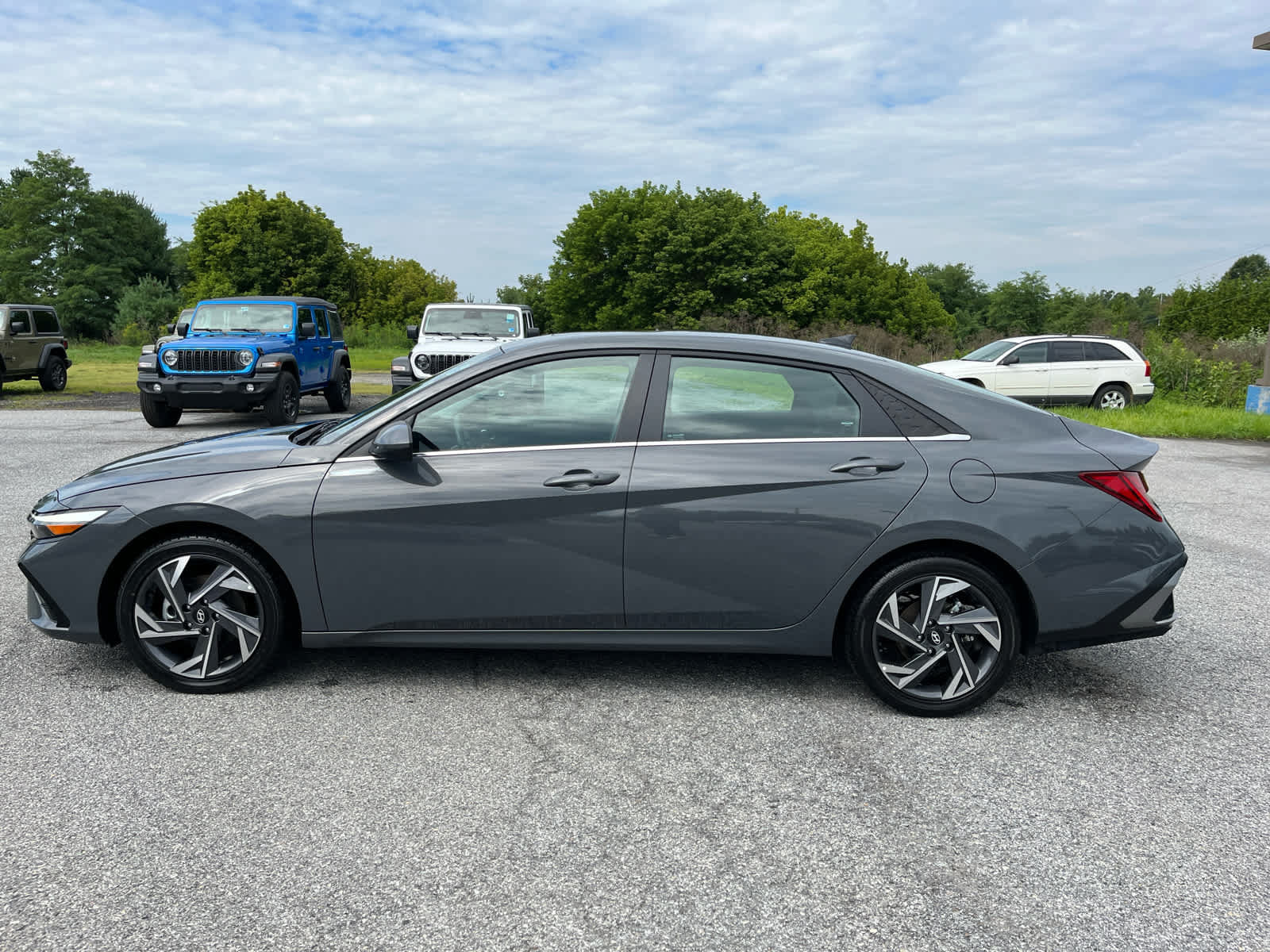 Used 2025 Hyundai Elantra SEL FWD image 6